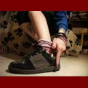 striscia ai miei piedi verme!