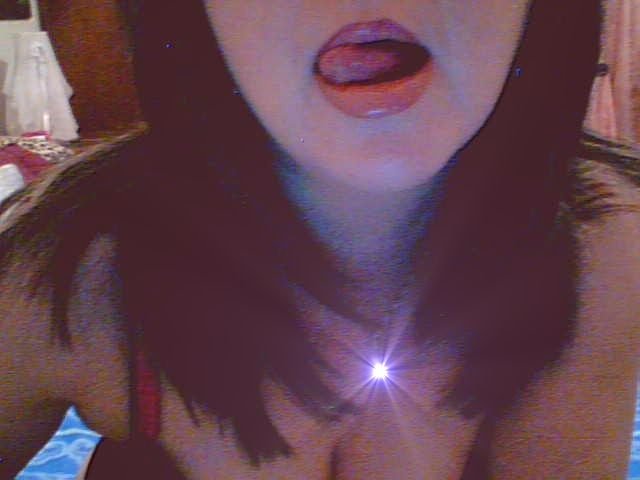 La mia linguetta...mmmhhhh....calda e succosa